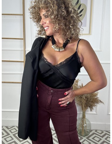 Lencera satinada escote encaje