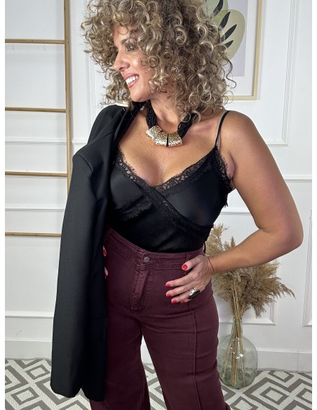 Lencera satinada escote encaje